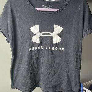 Like new loose fit under armor shirt size large